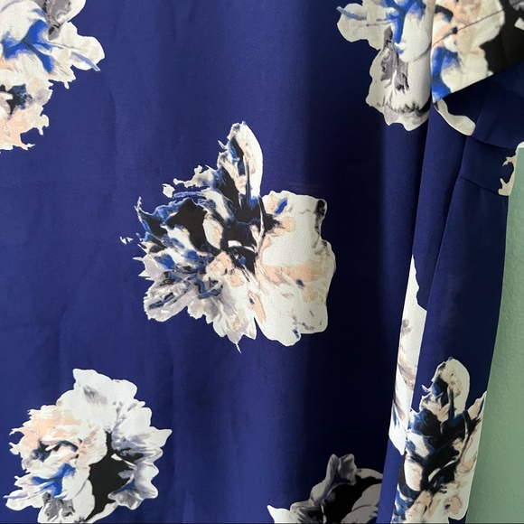 Vince Camuto Blue Floral Print Blouse size S - Picture 8 of 9